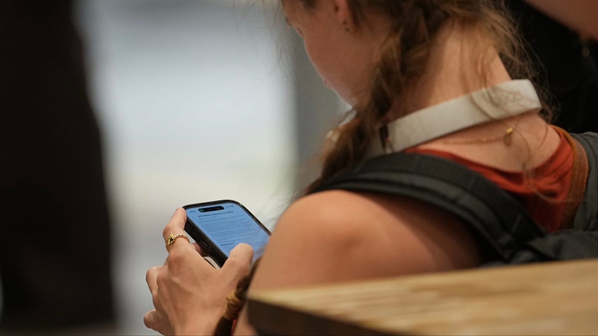 Study Reveals: Social Media Surpasses Traditional News Outlets in Popularity