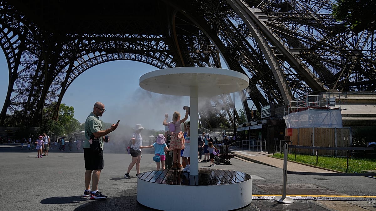 Canal Saint-Martin becomes cooling spot as heatwave grips Paris