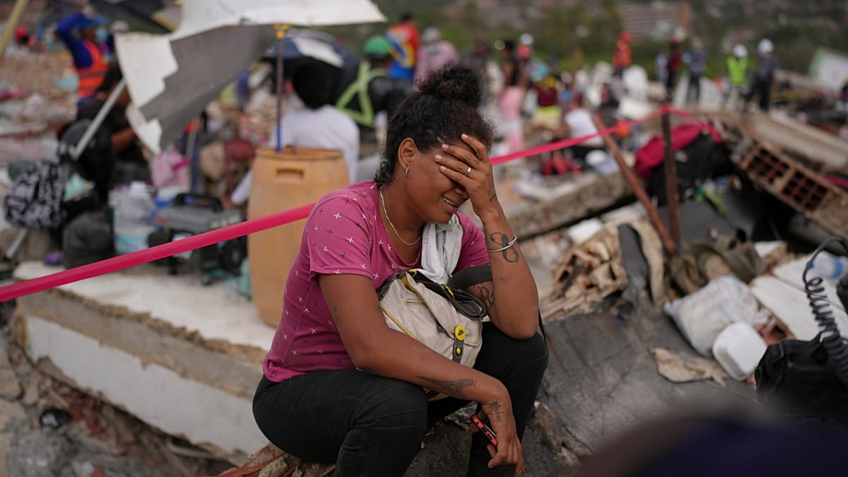 Venezuela’s death toll at least 2,295 as medical crisis widens